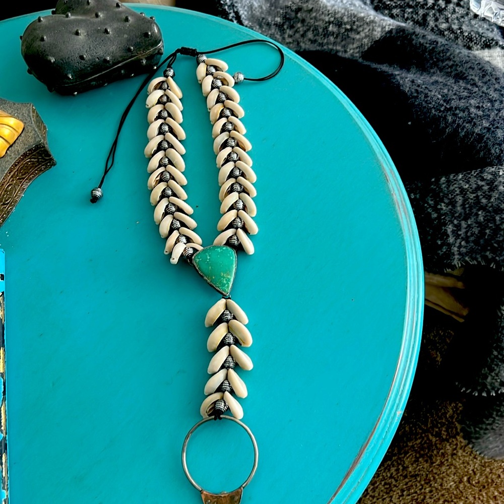 Beautiful Hawaiian shell necklace with turquoise with silver & cooper accents